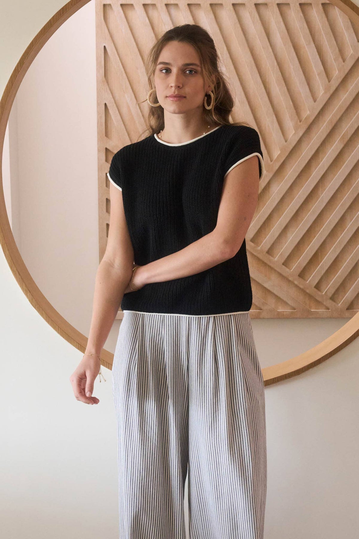 The Marlowe Contrast Trim Sweater Top – Camel Knit Short Sleeve Pullover