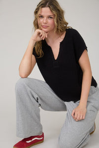 The Brooke Waffle Knit Cap Sleeve Sweater – Black & Camel