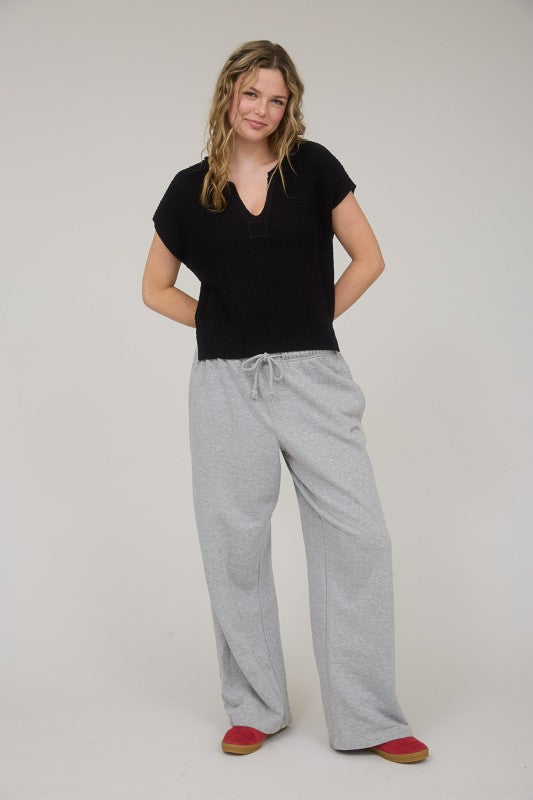 The Brooke Waffle Knit Cap Sleeve Sweater – Black & Camel