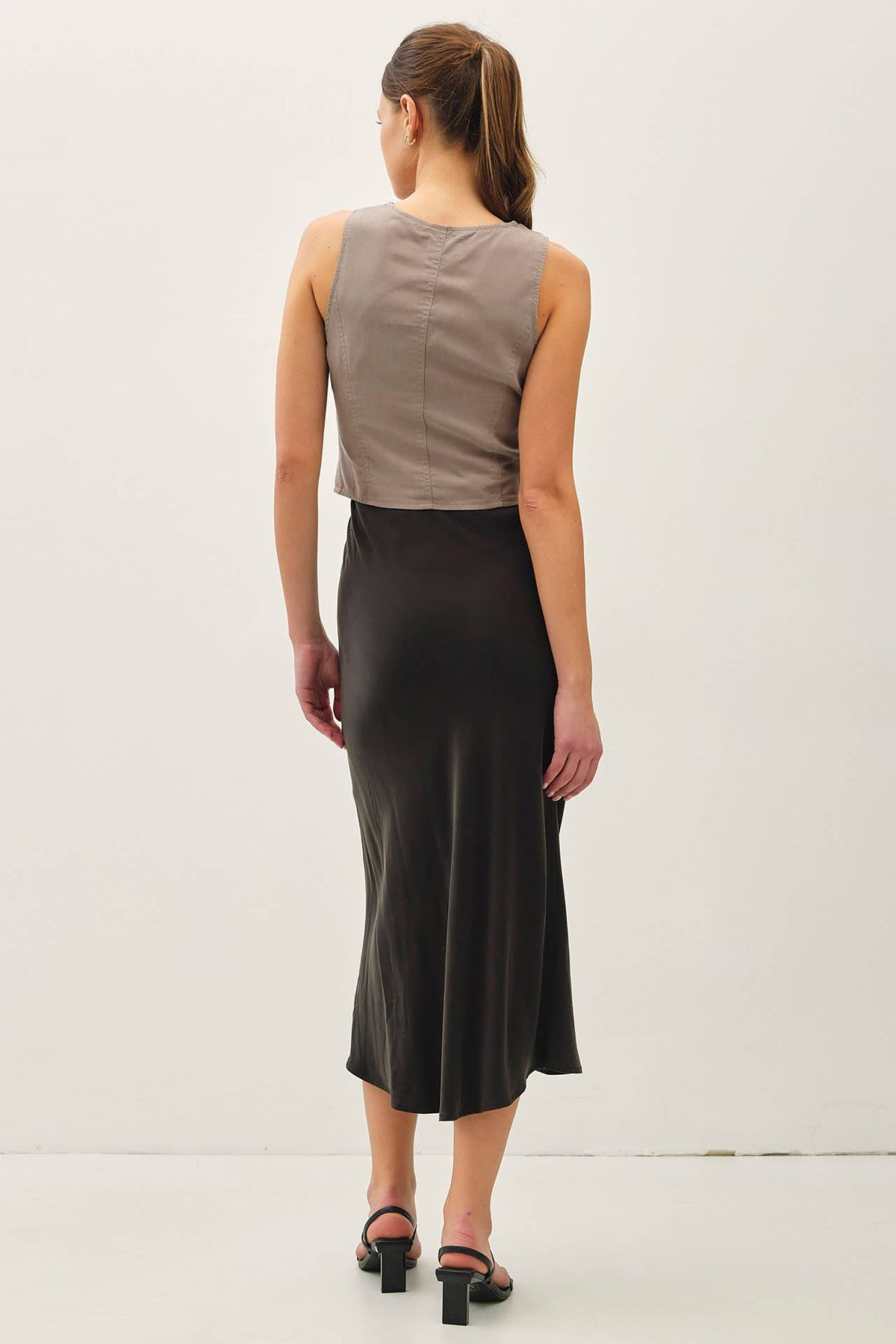 The Delaney Washed Button-Up Vest – Tencel Tailored Fit in Sandstone, Coal, & Clay Rose