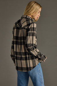 The Sutton Soft Brushed Plaid Button-Up – Tan/Black