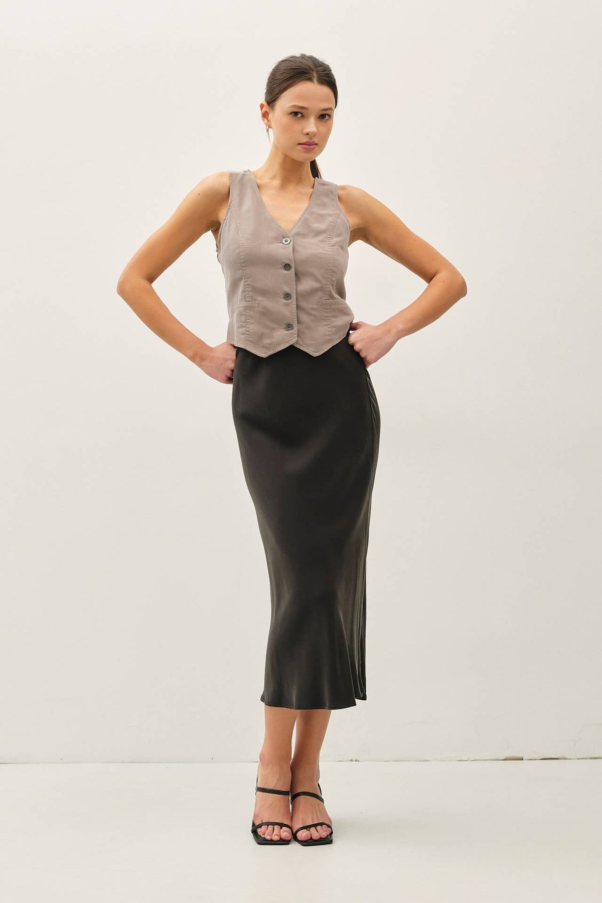 The Delaney Washed Button-Up Vest – Tencel Tailored Fit in Sandstone, Coal, & Clay Rose