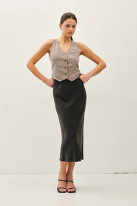 The Delaney Washed Button-Up Vest – Tencel Tailored Fit in Sandstone, Coal, & Clay Rose