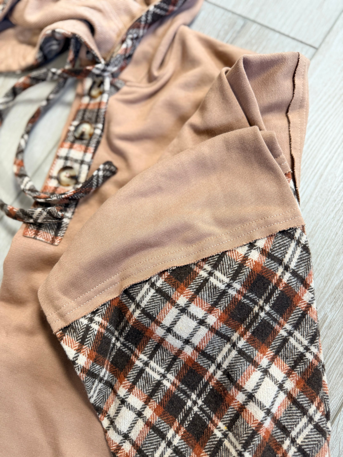 The Aspen Plaid Detail Hoodie – Warm Mocha Mix