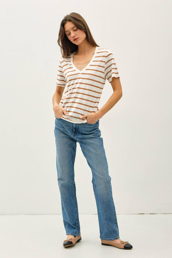 The Maisie Striped Cotton-Linen V-Neck Tee – Tan + Cream