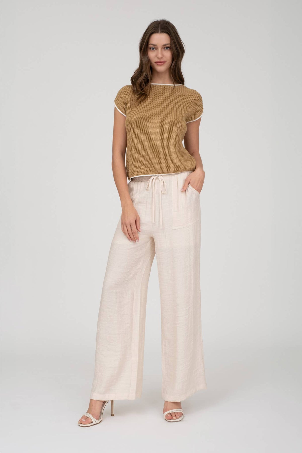 The Marlowe Contrast Trim Sweater Top – Camel Knit Short Sleeve Pullover