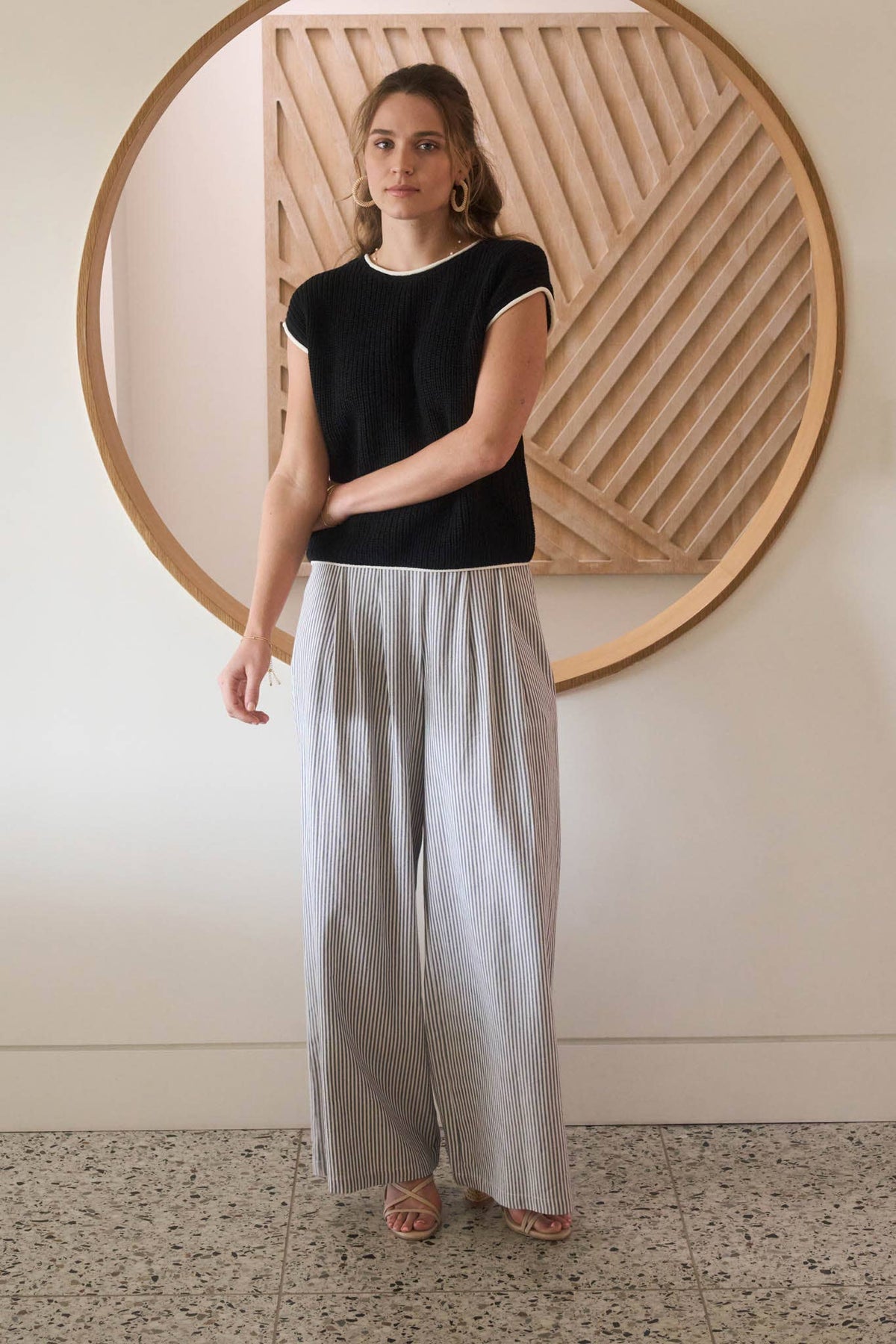 The Marlowe Contrast Trim Sweater Top – Camel Knit Short Sleeve Pullover