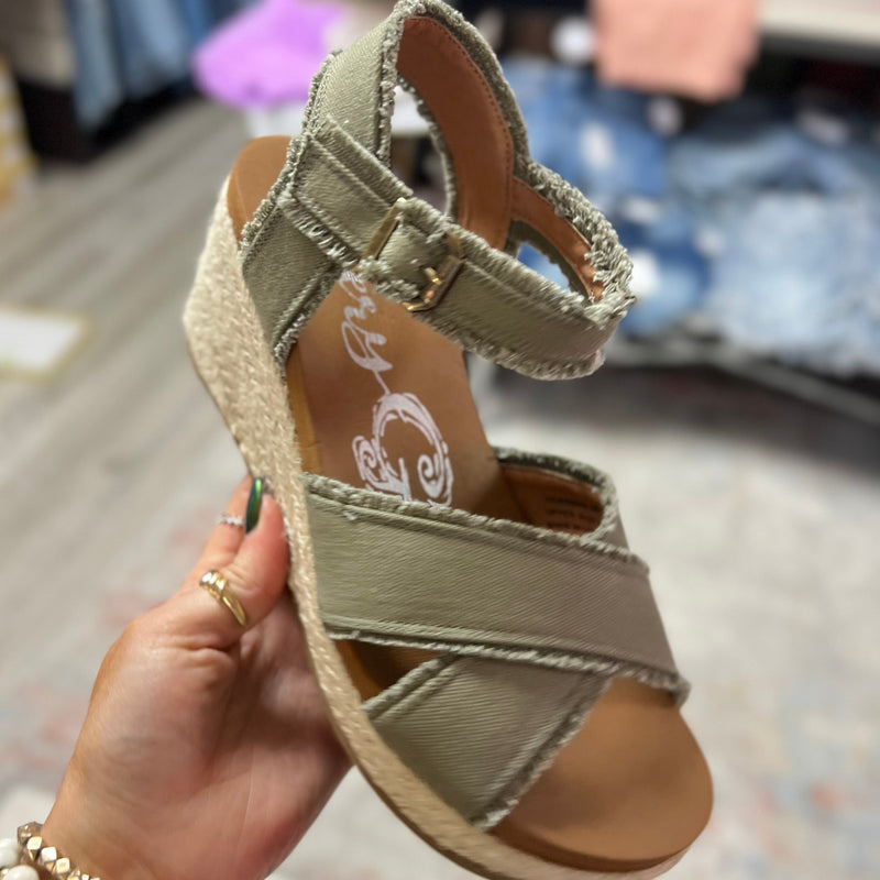 Very G Brista Sandal: Khaki