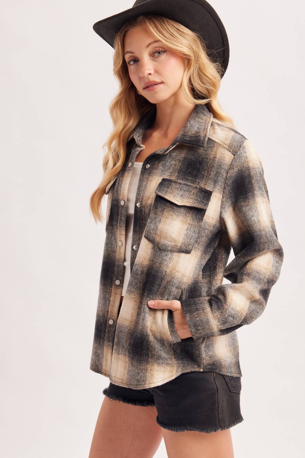 SNAP BUTTON DOWN PLAID SHACKET: Black / L