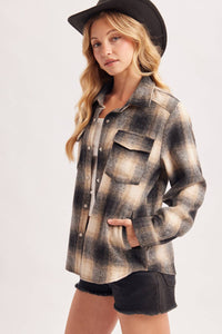 SNAP BUTTON DOWN PLAID SHACKET: Black / L