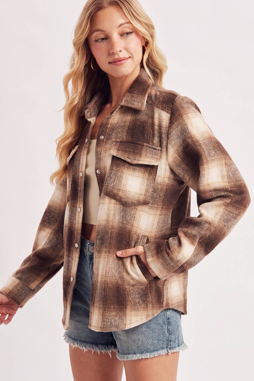 SNAP BUTTON DOWN PLAID SHACKET: Black / L