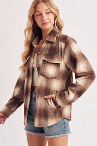 SNAP BUTTON DOWN PLAID SHACKET: Black / L