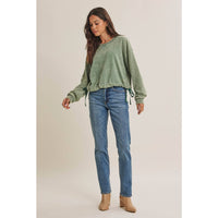 SOFT FADED MINERAL-WASHED SWEATSHIRT WITH CINCHED WAIST: VANILLA / S