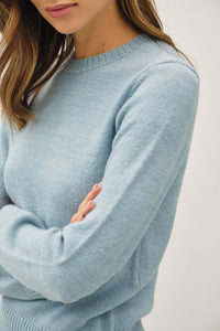 Linden Retro Blue Wool-Blend Sweater – Ultra-Soft Cropped Crew Neck Knit (Women’s Cozy Pullover)