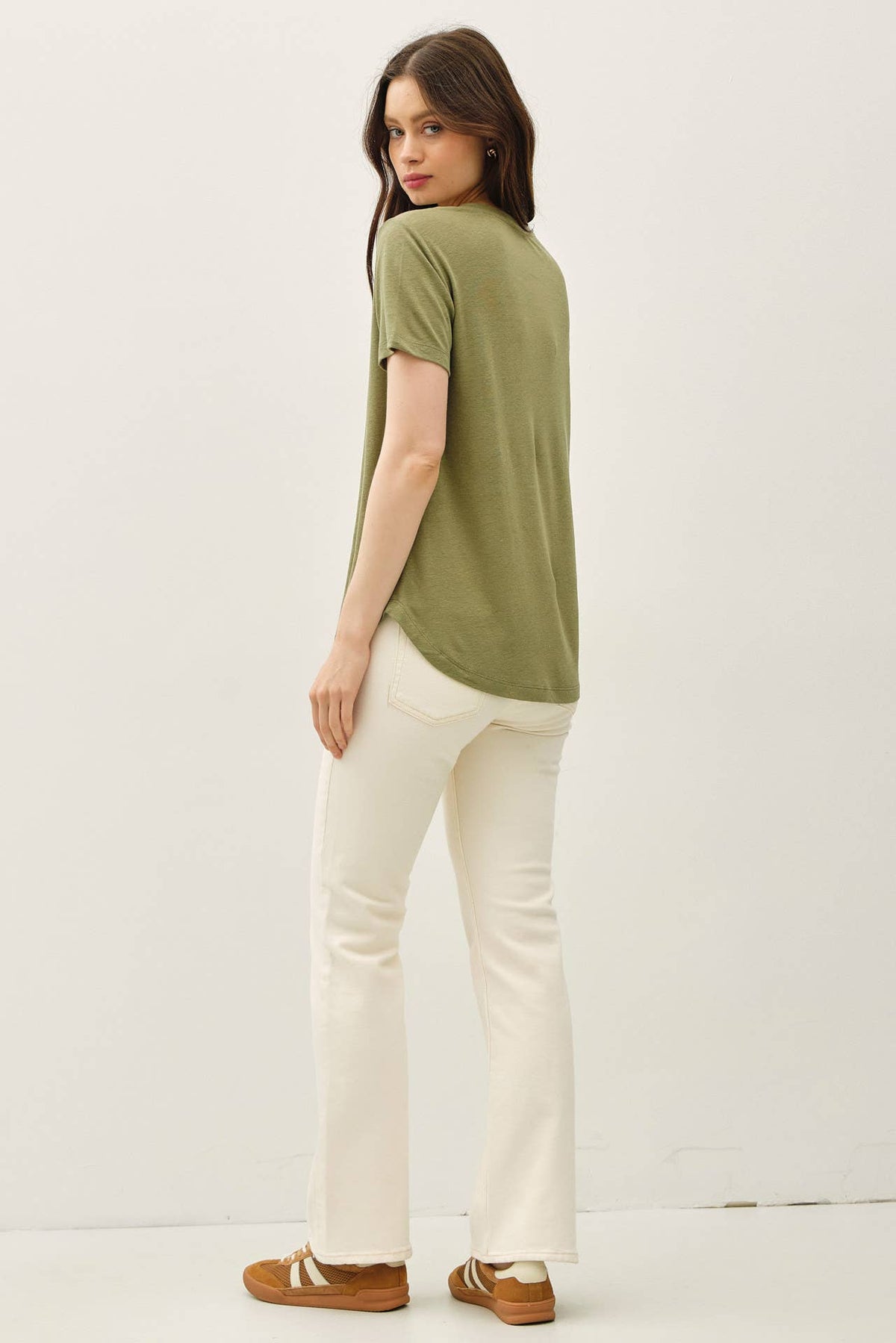 The Avery Essential V Neck Tee – Short Sleeve High Low Hem Basic Top