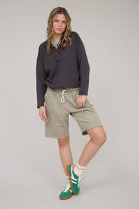 EXPOSED SEAM LONG SLEEVE TEXTURED KNIT POLO: BROWN