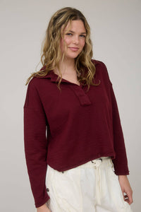 EXPOSED SEAM LONG SLEEVE TEXTURED KNIT POLO: BROWN