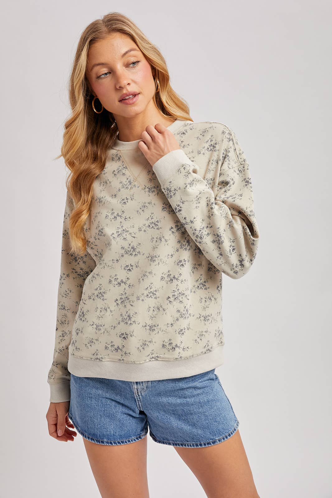 Maisyn Vintage Ditsy Floral Crewneck Sweatshirt – Soft Faded Floral Pullover