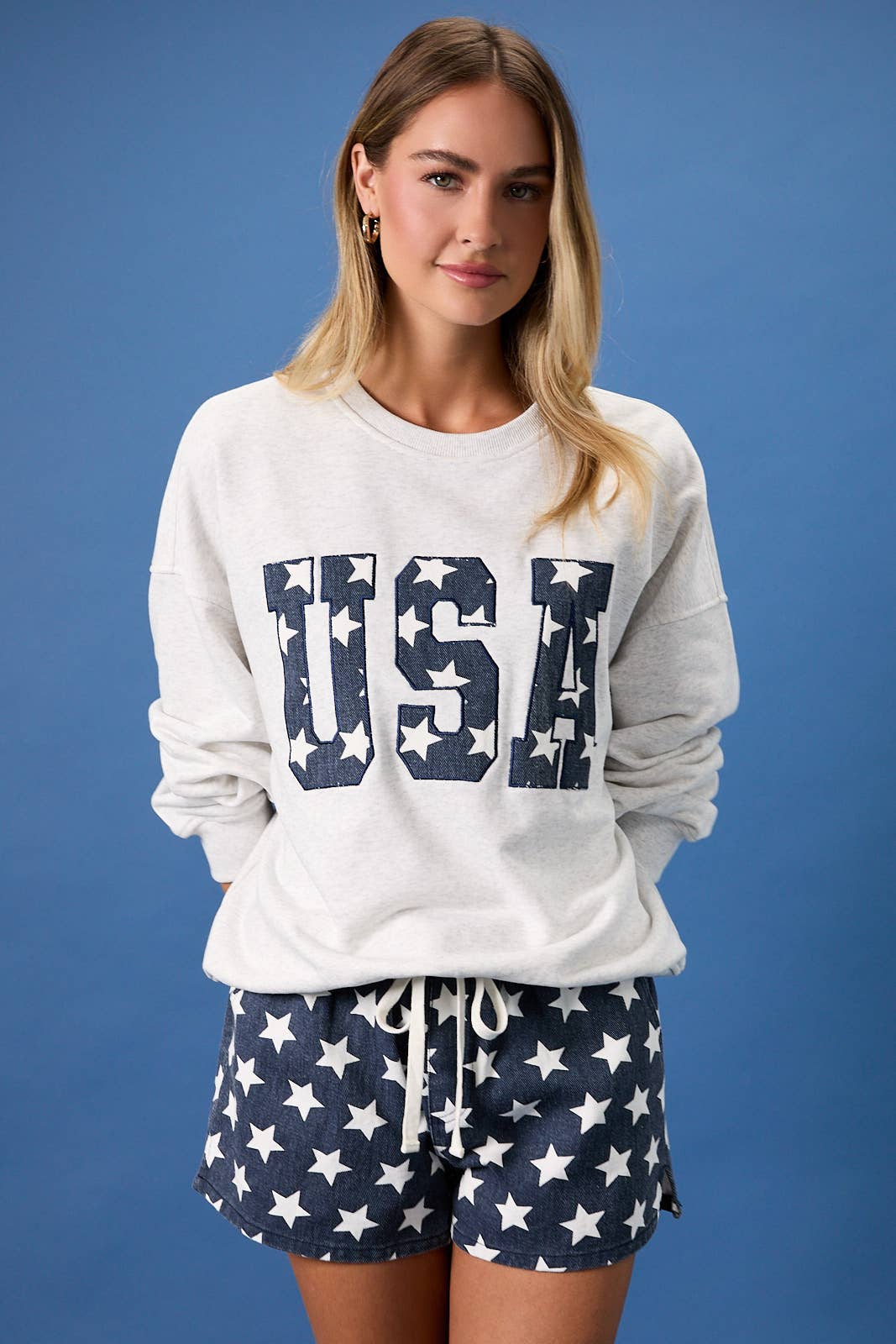USA Star Patch Sweatshirt: Light Grey – Patriotic Relaxed Fit Fleece Pullover
