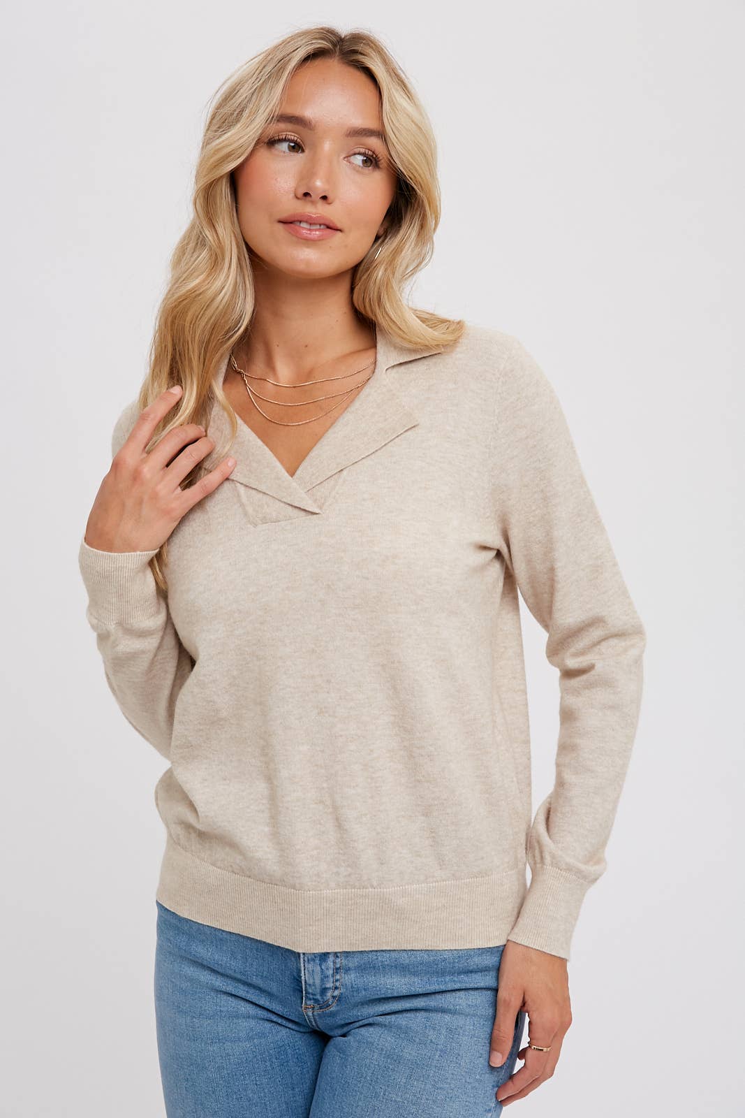 Saelor Notched Collar Essential Pullover: Oatmeal