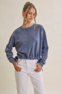 SOFT FADED MINERAL-WASHED SWEATSHIRT WITH CINCHED WAIST: SMOKY MARSALA / M