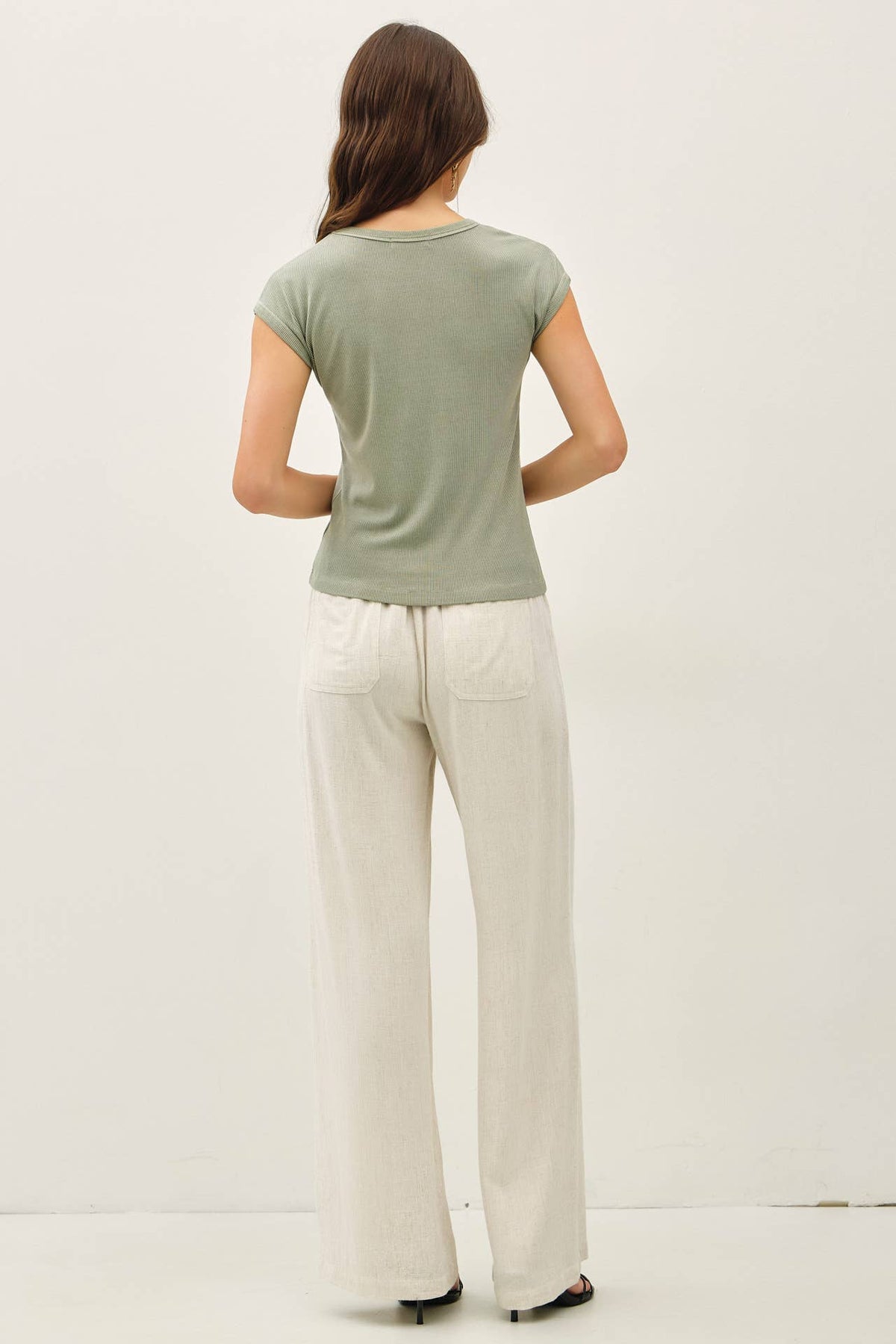 The Hollis Ribbed Cap Sleeve Tee – Fitted Lightweight Everyday Essential T-Shirt for Women