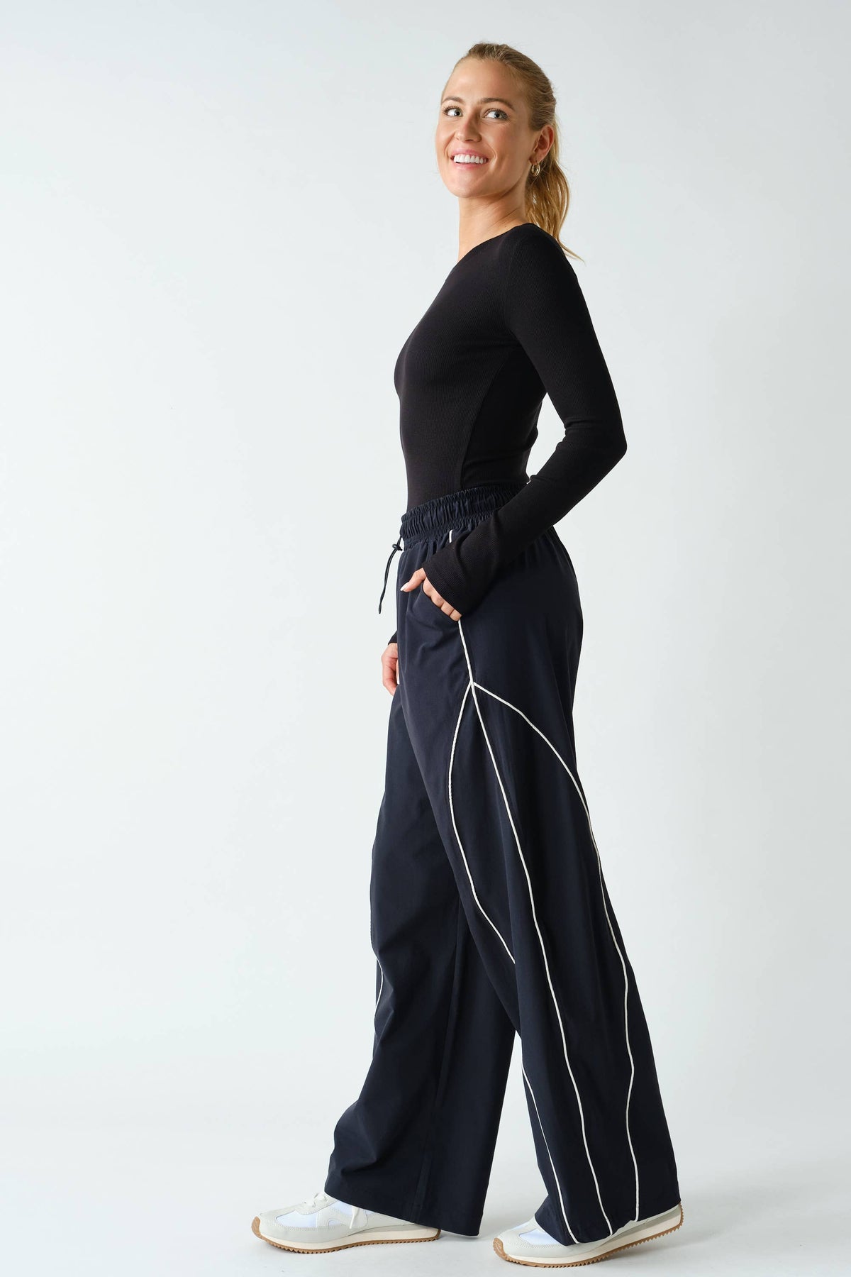 Essential Long-Sleeved Micro-Ribbed Athleisure Top: Black / S:M:L (2:2:2)