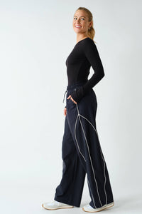 Essential Long-Sleeved Micro-Ribbed Athleisure Top: Black / S:M:L (2:2:2)