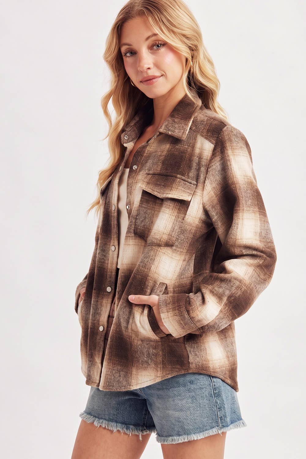 SNAP BUTTON DOWN PLAID SHACKET: Black / L