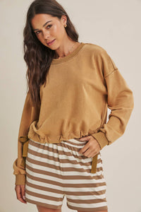 SOFT FADED MINERAL-WASHED SWEATSHIRT WITH CINCHED WAIST: SMOKY MARSALA / M