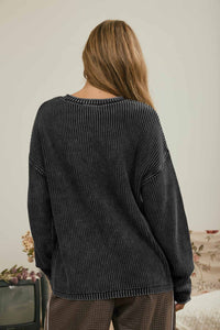 WASHED RIBBED HENLEY DROP SHOULDER KNIT SWEATER: BURGUNDY