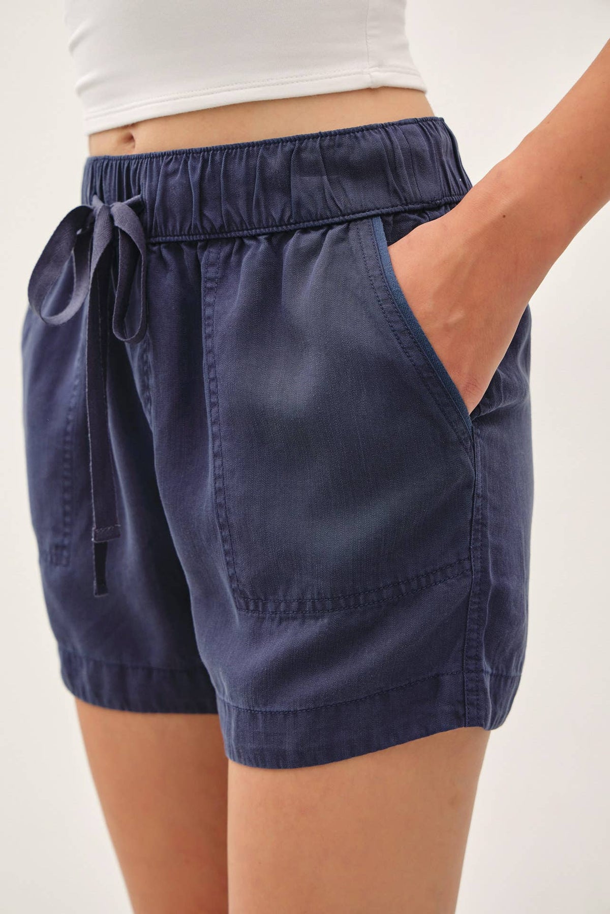 Ultra-Soft Tencel Pull-On Shorts with Pockets – High Rise & Versatile Comfort