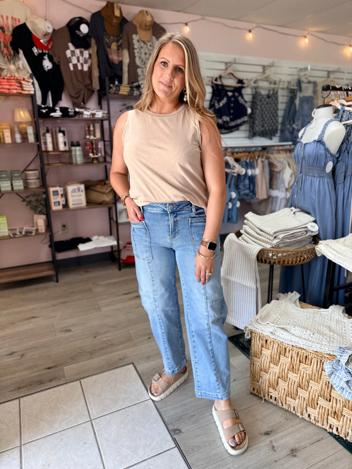 Presley Patch Pocket Boyfriend Jeans: Light Wash