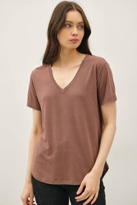 The Avery Essential V Neck Tee – Short Sleeve High Low Hem Basic Top