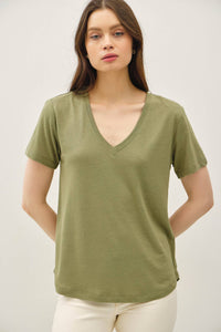 The Avery Essential V Neck Tee – Short Sleeve High Low Hem Basic Top