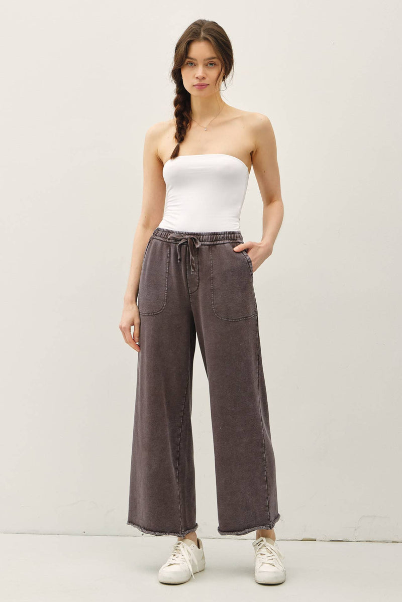 The Presley Cropped Wide Leg  Pants – Washed Cotton Comfort with Raw Hem