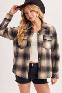 SNAP BUTTON DOWN PLAID SHACKET: Black / L