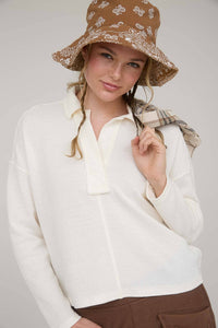 EXPOSED SEAM LONG SLEEVE TEXTURED KNIT POLO: BROWN