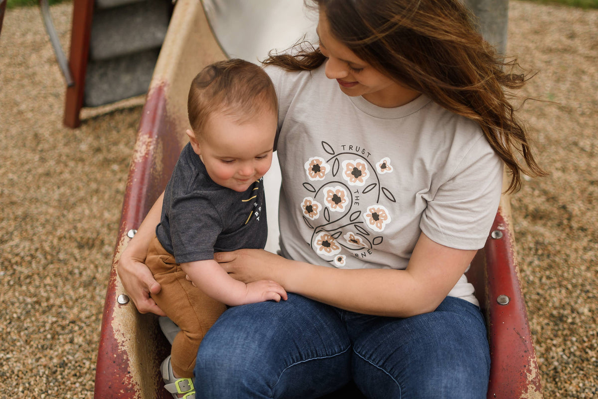 Trust the Journey Tee: Light Grey