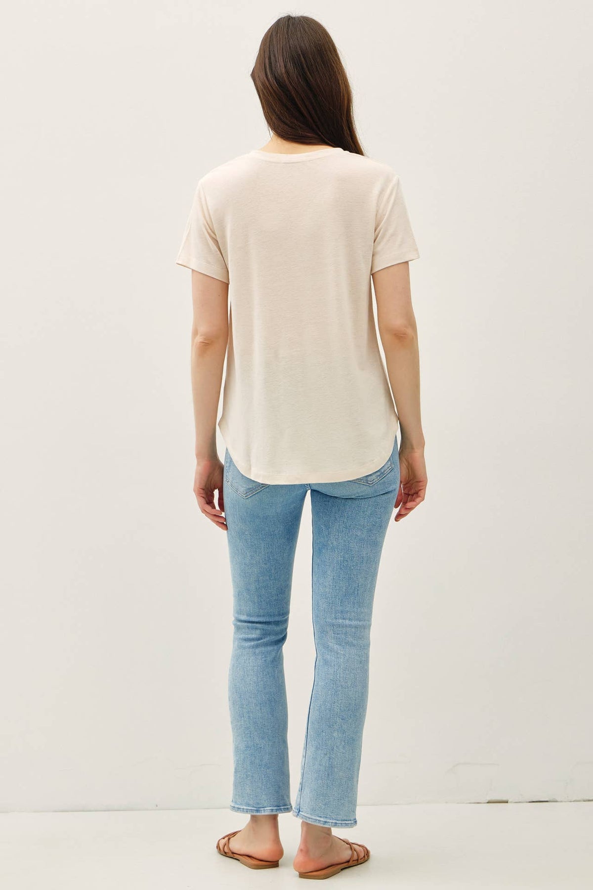 The Avery Essential V Neck Tee – Short Sleeve High Low Hem Basic Top