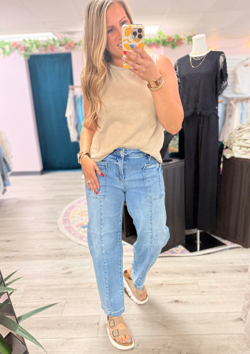 Presley Patch Pocket Boyfriend Jeans: Light Wash
