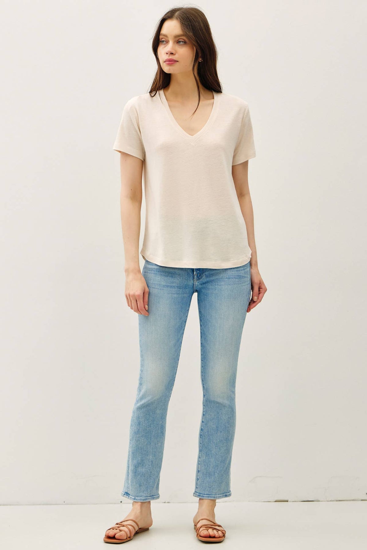 The Avery Essential V Neck Tee – Short Sleeve High Low Hem Basic Top