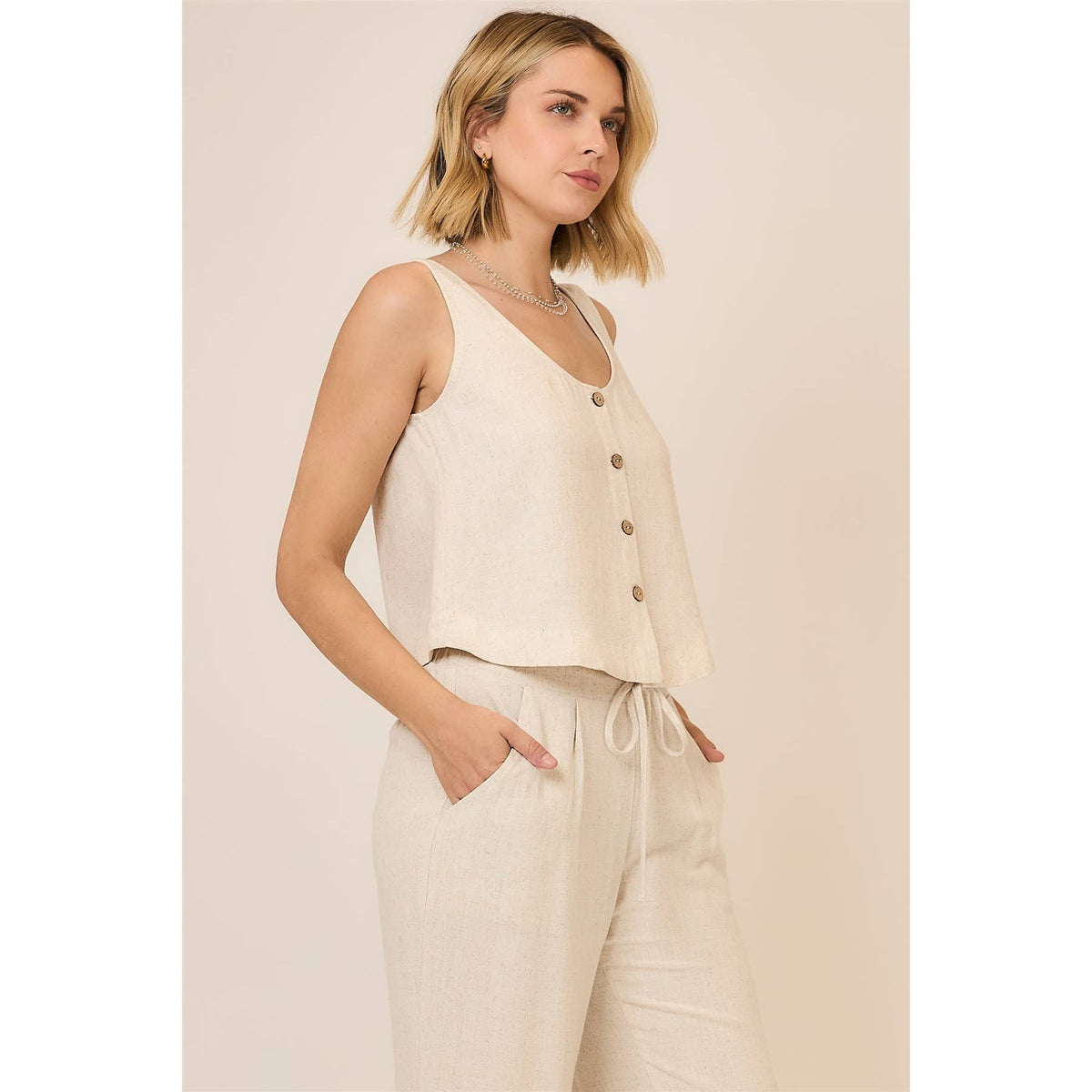 The Brynn Button Up Linen Blend Top – Sleeveless Coconut Button Tank: Oatmeal