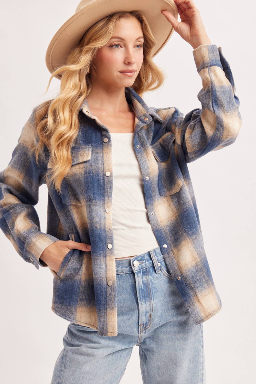 SNAP BUTTON DOWN PLAID SHACKET: Black / L