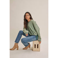 SOFT FADED MINERAL-WASHED SWEATSHIRT WITH CINCHED WAIST: VANILLA / S