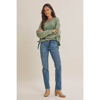 SOFT FADED MINERAL-WASHED SWEATSHIRT WITH CINCHED WAIST: VANILLA / S