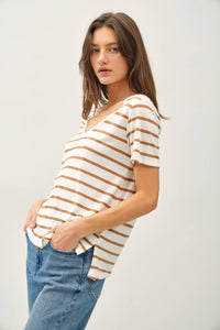 The Maisie Striped Cotton-Linen V-Neck Tee – Tan + Cream