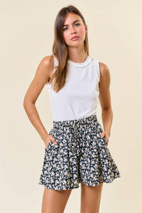The Mabel Floral Wide Leg Shorts – Black Ditsy Print