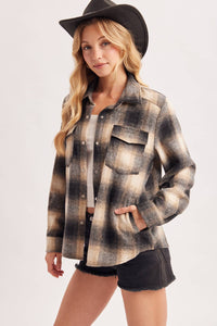 SNAP BUTTON DOWN PLAID SHACKET: Black / L