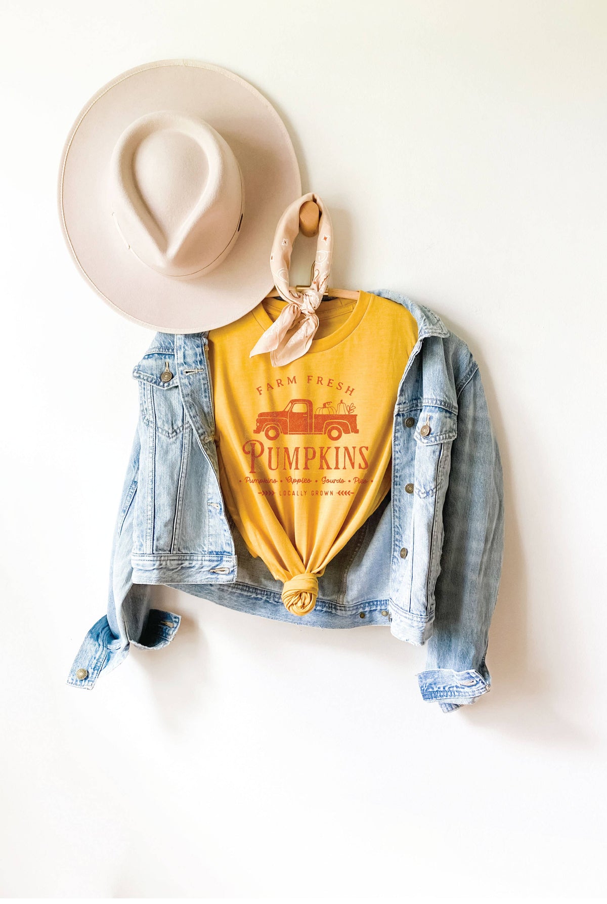 Farm Fresh Pumpkins Graphic T-Shirt – Fall Harvest Pumpkin Patch Tee